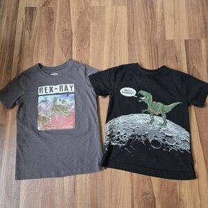 Set of 2 Dinosaur short sleeve Graphic T boys size 7 VGUC Holographic space